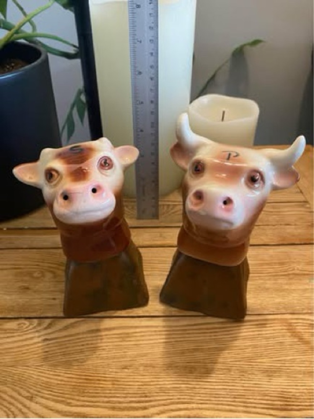 Vintage Ceramic Cow Bull Head Metal Cowbell Salt & Pepper Shakers Set